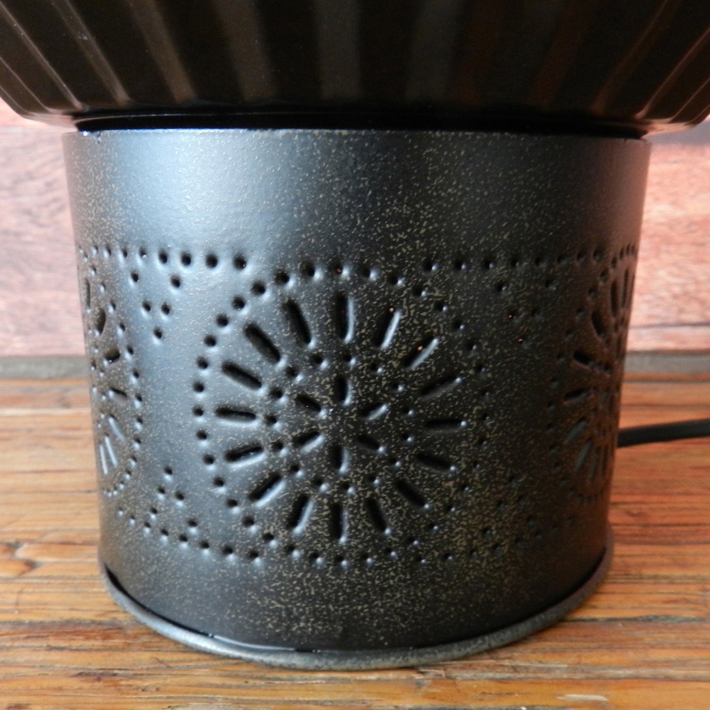 CVHOMEDECO. Grungy Black Metal Tin Punched Finished Mini Melt Wax Tart Warmer Country Primitive Home Decoration