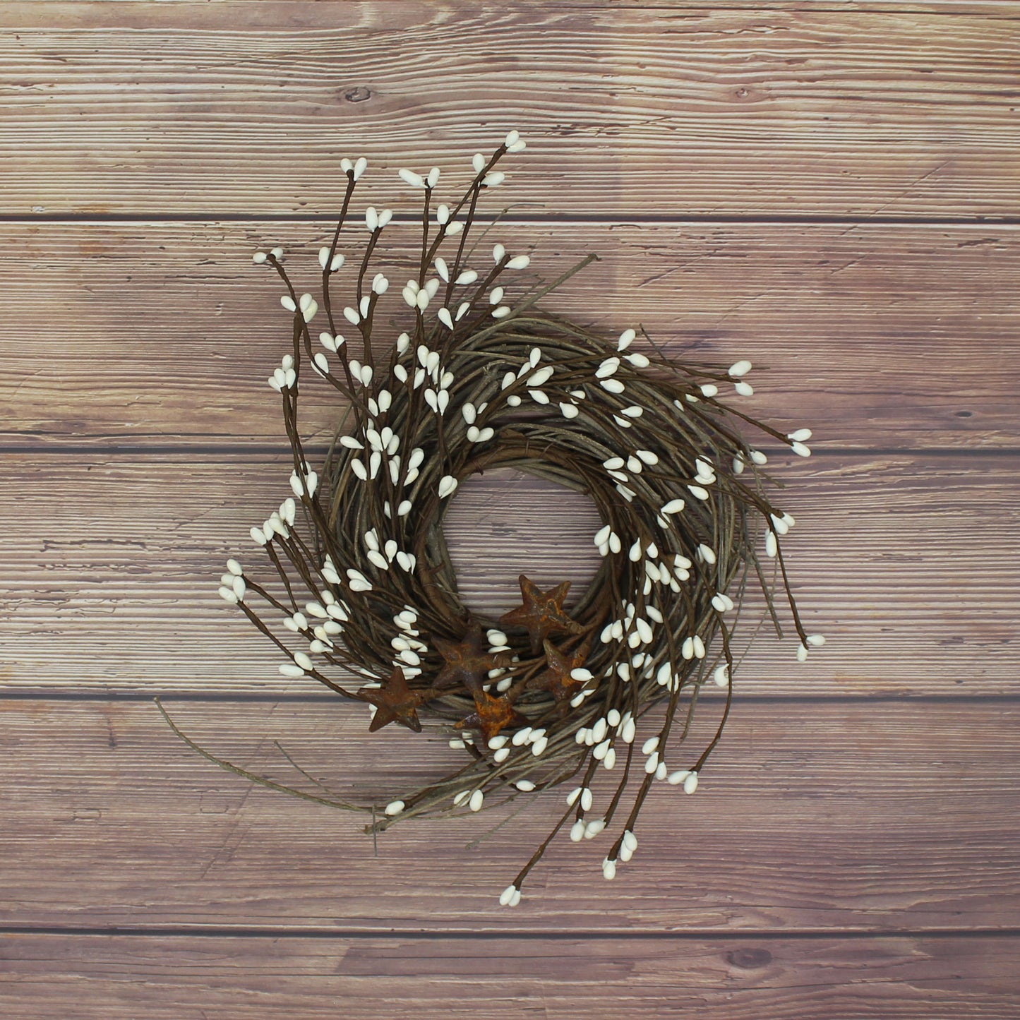 CVHOMEDECO. Primitives Rustic Pip Berries and Twig with Rusty Barn Stars Wreath, 7 Inch, Ivory