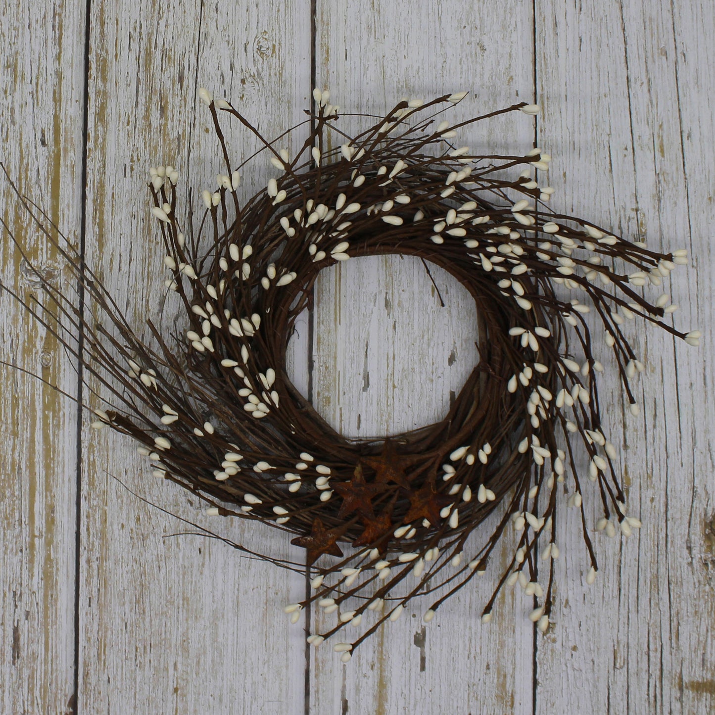 CVHOMEDECO. Primitives Rustic Pip Berries and Twig with Rusty Barn Stars Wreath, 10 Inch, Ivory