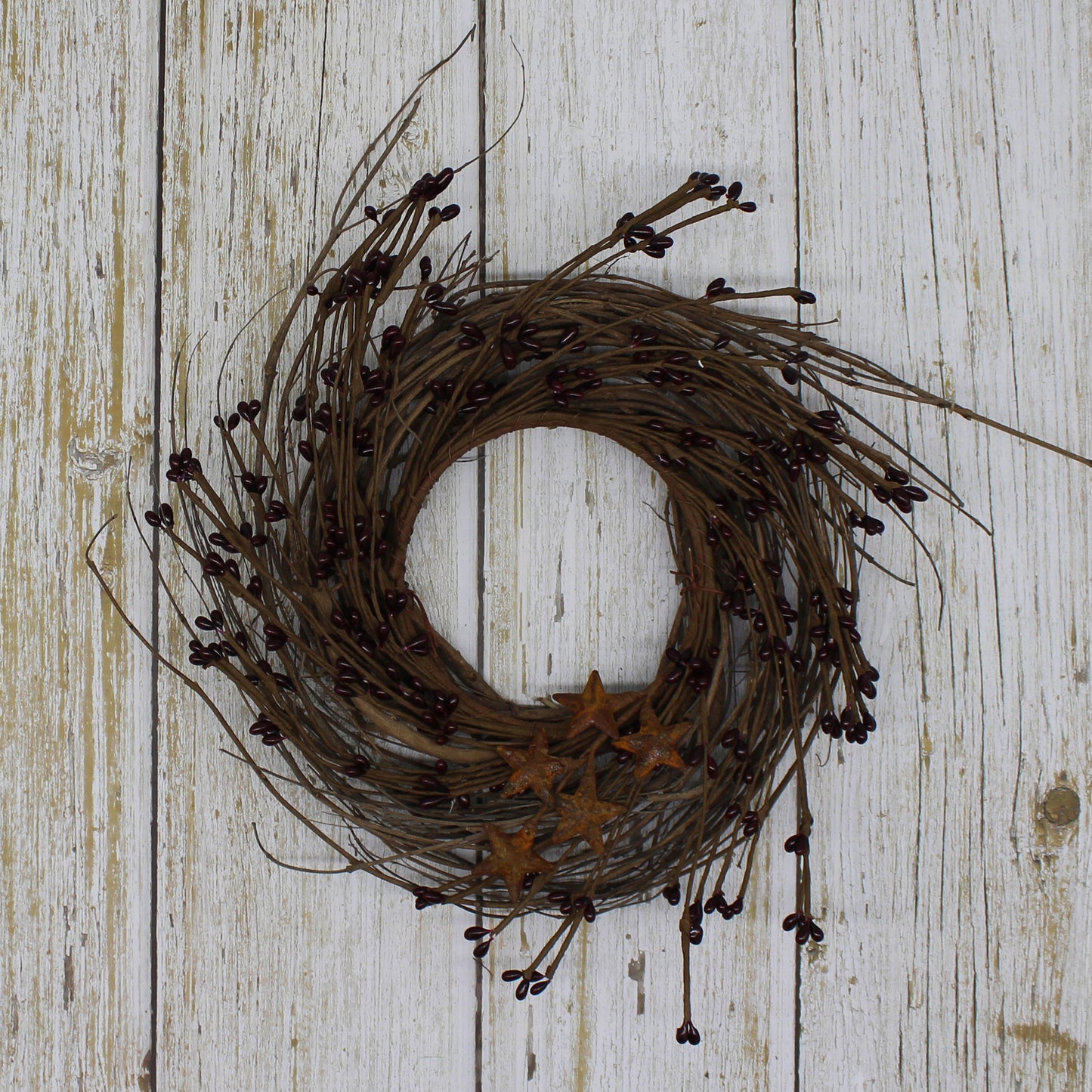 CVHOMEDECO. Primitives Rustic Pip Berries and Twig with Rusty Barn Stars Wreath, 10 Inch, Burgundy