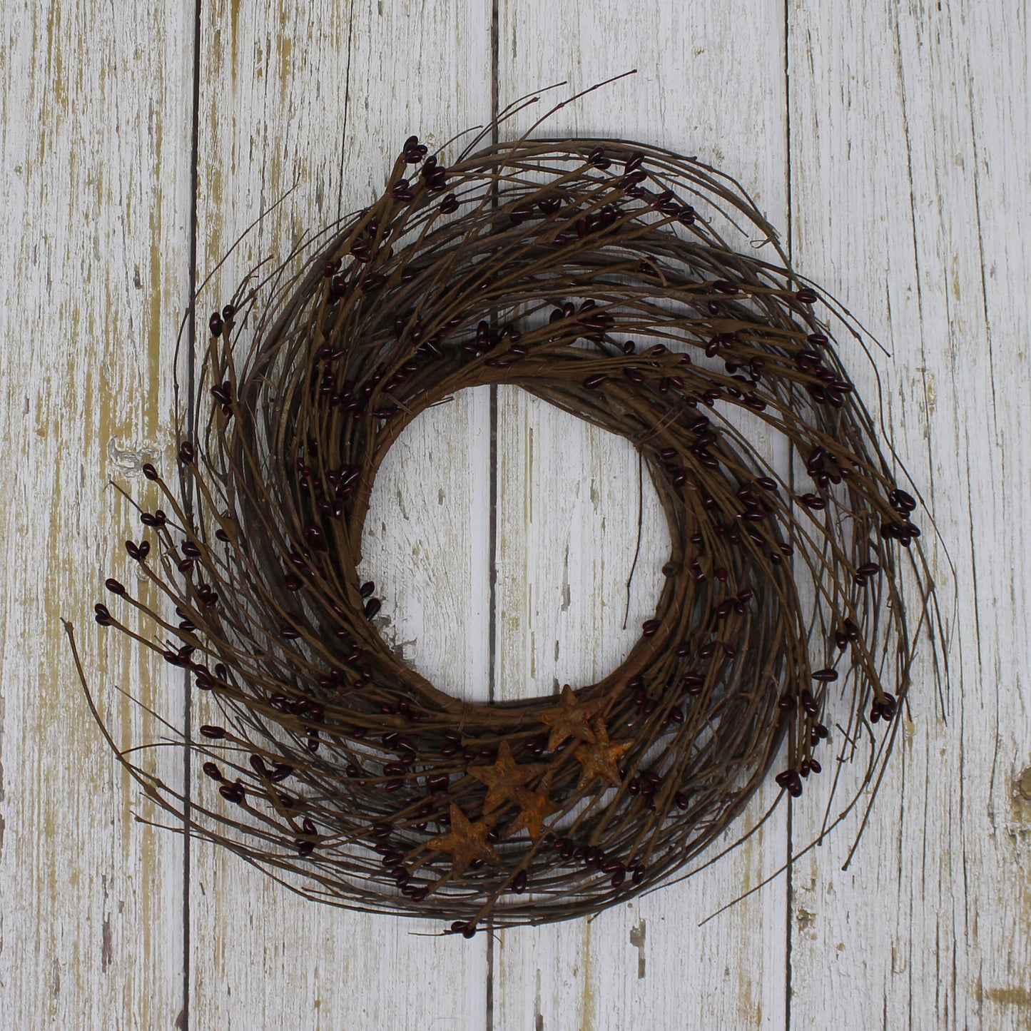 CVHOMEDECO. Primitives Rustic Pip Berries and Twig with Rusty Barn Stars Wreath, 12 Inch, Burgundy