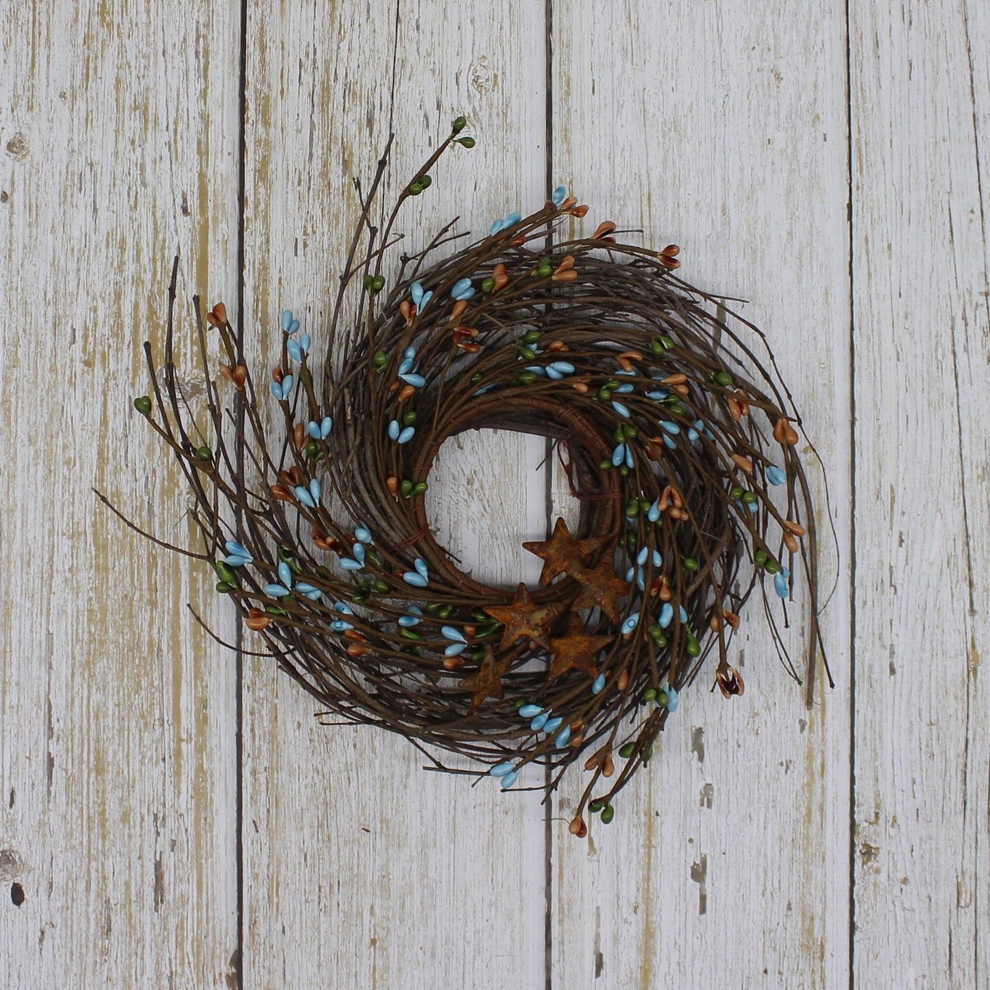 CVHOMEDECO. Primitives Rustic Pip Berries and Twig with Rusty Barn Stars Wreath, 7 Inch, Country Mix