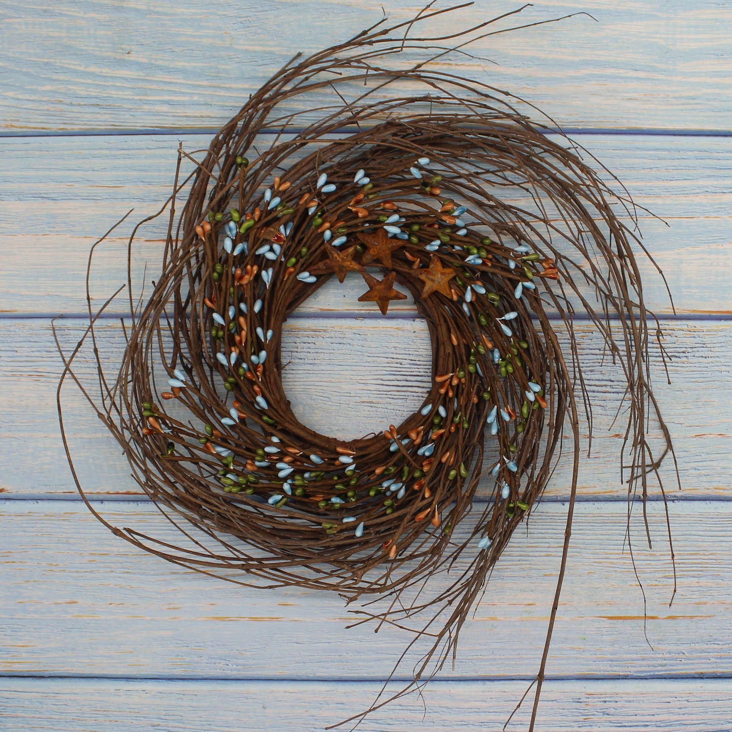 CVHOMEDECO. Primitives Rustic Pip Berries and Twig with Rusty Barn Stars Wreath, 10 Inch, Country Mix