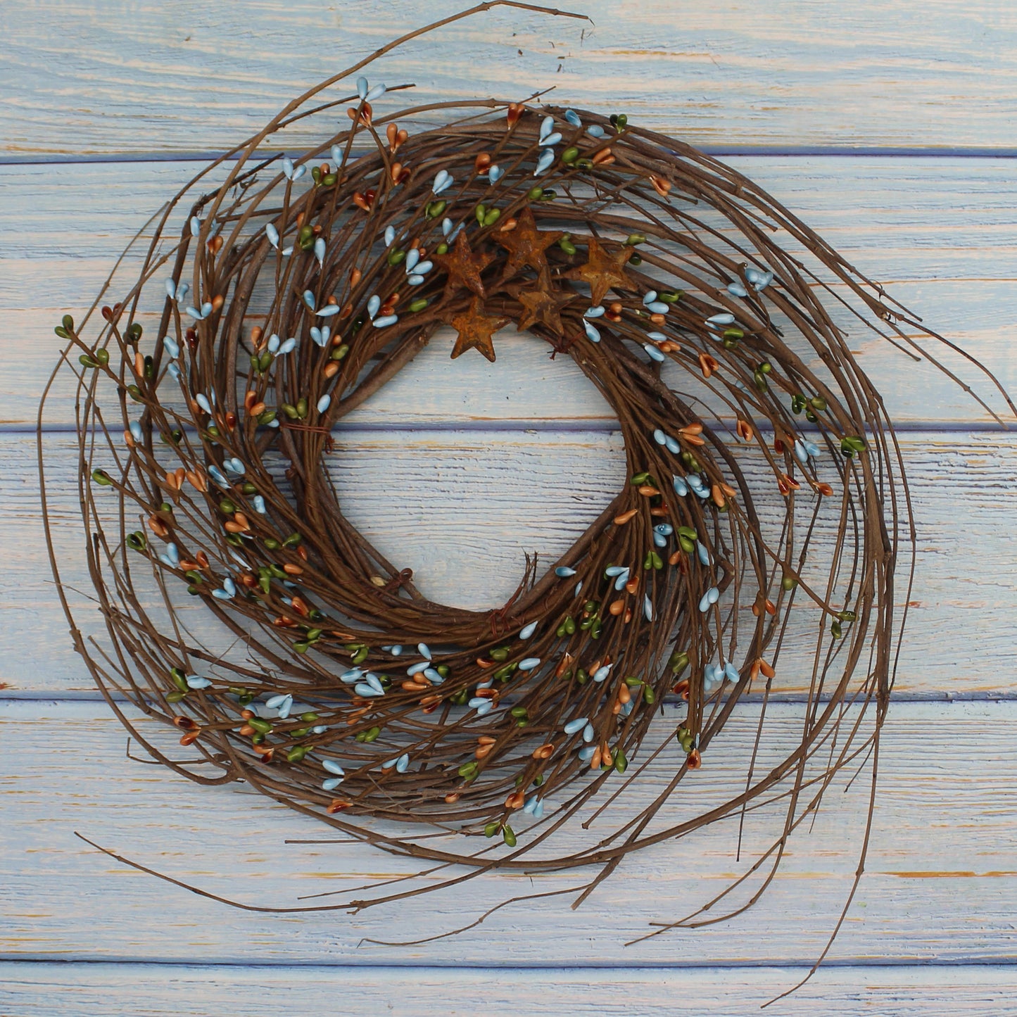 CVHOMEDECO. Primitives Rustic Pip Berries and Twig with Rusty Barn Stars Wreath, 12 Inch, Country Mix