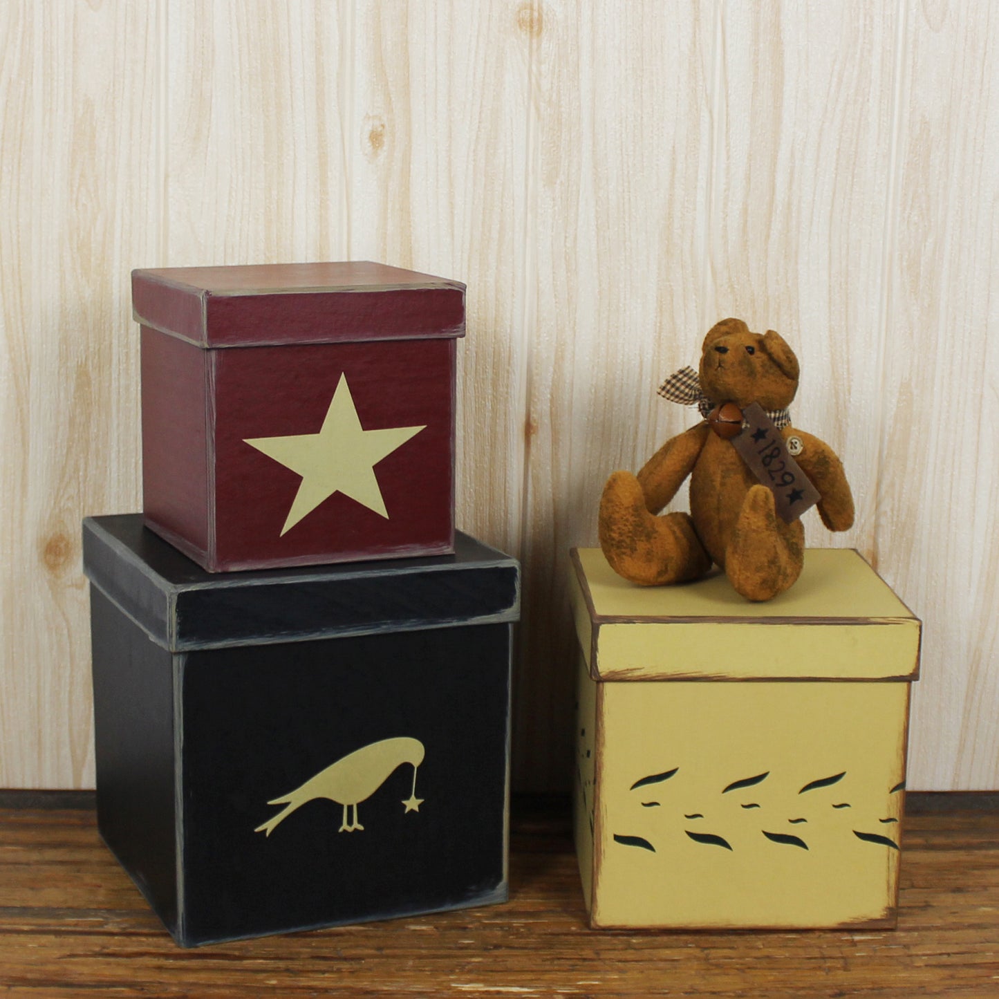 CVHOMEDECO. Primitive Country Cubic Star Crow Cardboard Nesting Boxes, 8/7/6 Inch. Set of 3.