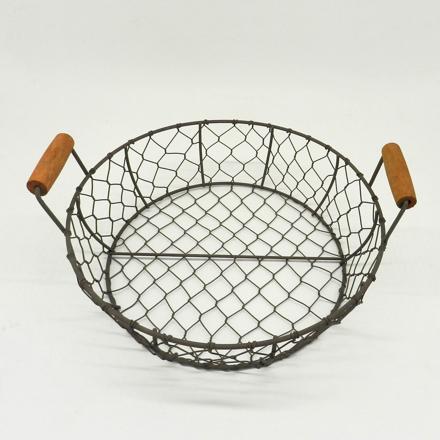 CVHOMEDECO. Round Metal Wire Fruit tray Chicken Wire Tray with Wooden Handle Country Vintage Style Serving Tray. Rusty, Dia. 11.75 X 3.13 Inch